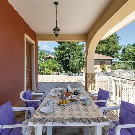 Tatil Evi Stunning Home In Zafferana Etnea With 3 Bedrooms And Wifi *