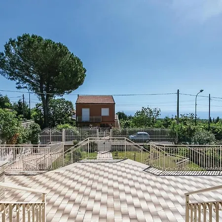 Stunning Home In Zafferana Etnea With 3 Bedrooms And Wifi Tatil Evi *