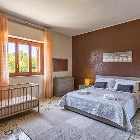 Stunning Home In Zafferana Etnea With 3 Bedrooms And Wifi Tatil Evi Zafferana Etnea
