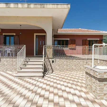 Stunning Home In Zafferana Etnea With 3 Bedrooms And Wifi Tatil Evi Zafferana Etnea